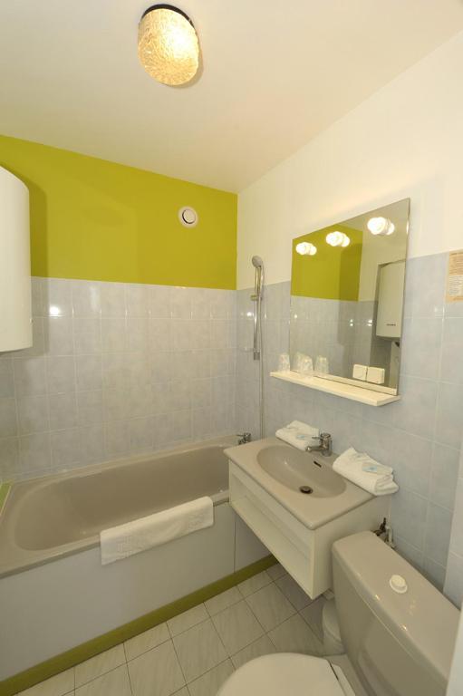 Le Compostelle Hotel Vezelay Room photo